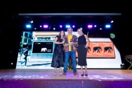 Juliana Buso, coordenadora de projetos do CBD; Gustavo Greco; designer que apresentou a cerimônia, e Letícia Castro, diretora-superintendente do CBD.